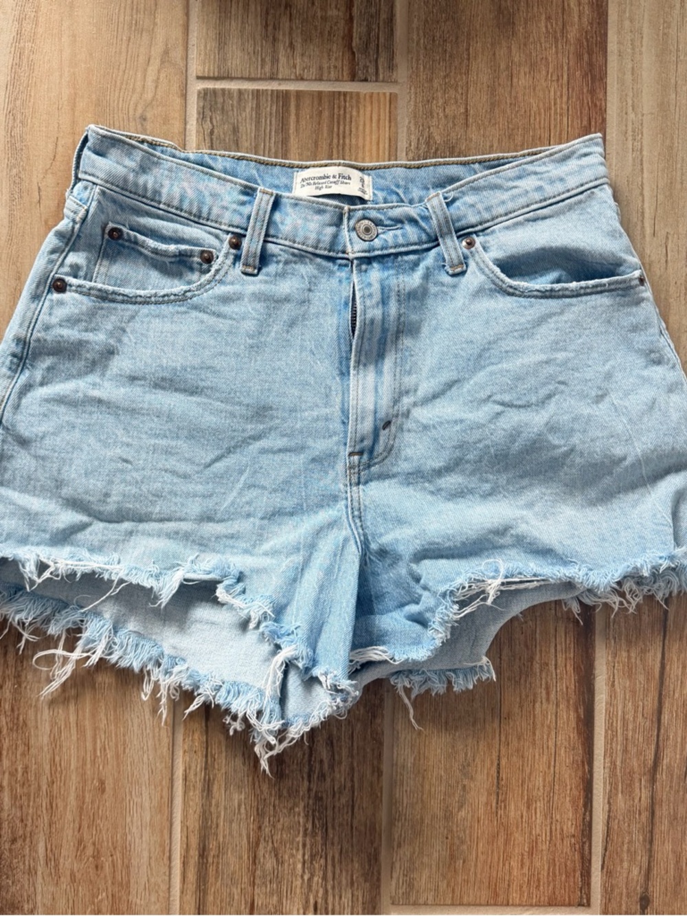 Abercrombie & Fitch 90s Relaxed cutoff short